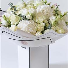 Showstopper White Bouquet