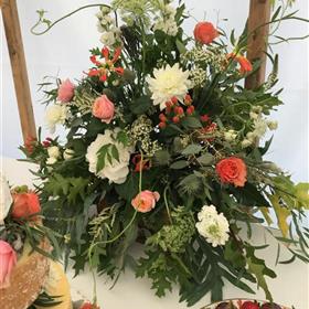 fwthumb1-orange-green-white-table-dec.jpg